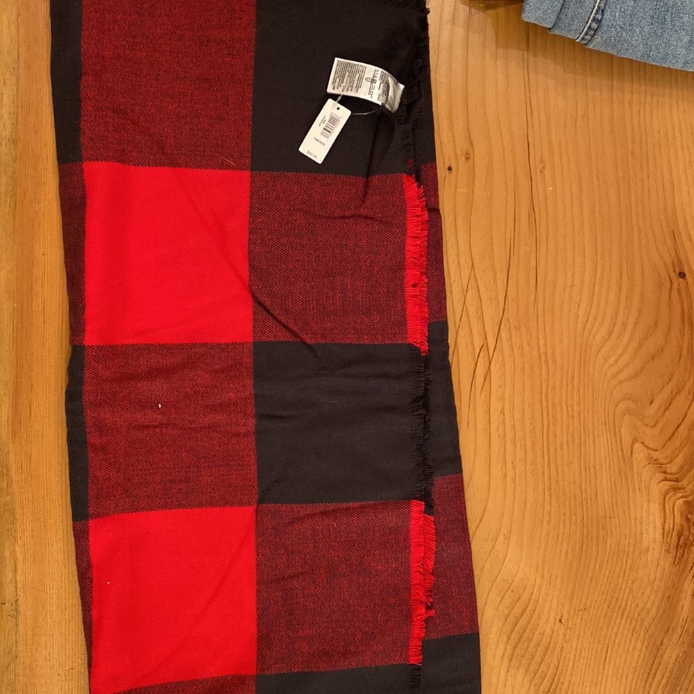 Scarf black and red